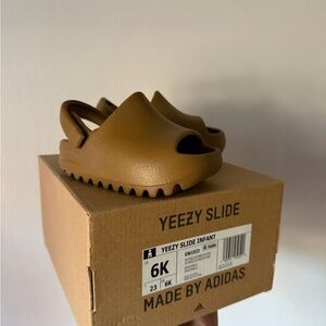 Adidas Yeezy Slide Infant Sandals in Tan